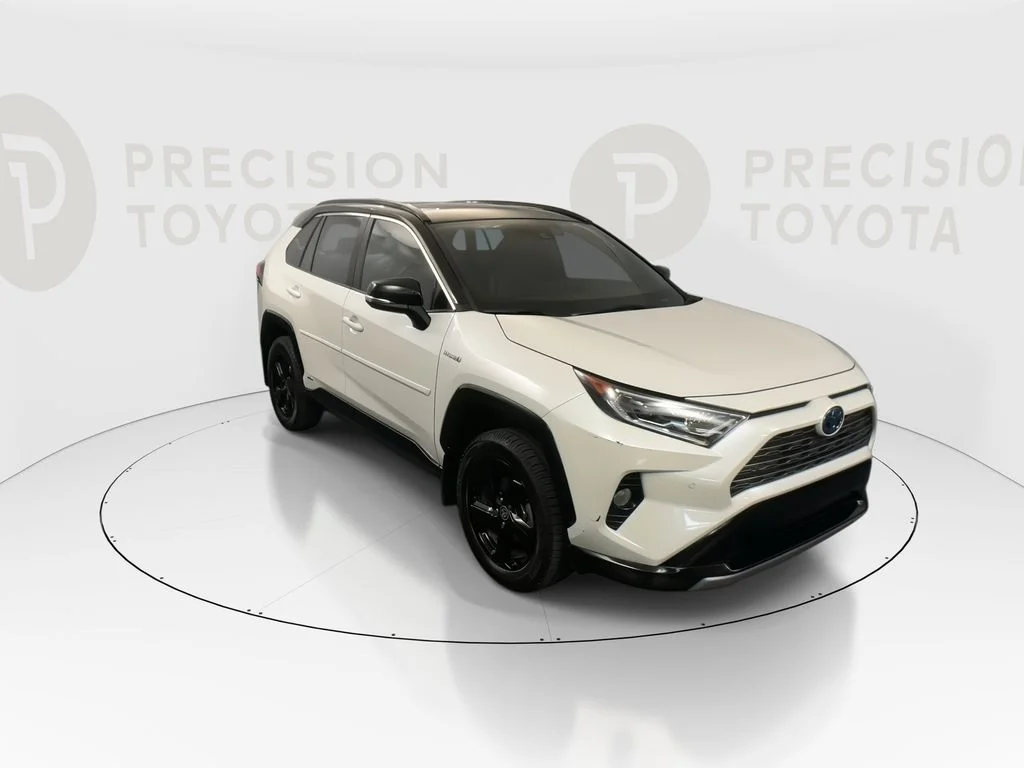 Used 2021 Blizzard Pearl/Midnight Black Metallic Toyota XSE image 3
