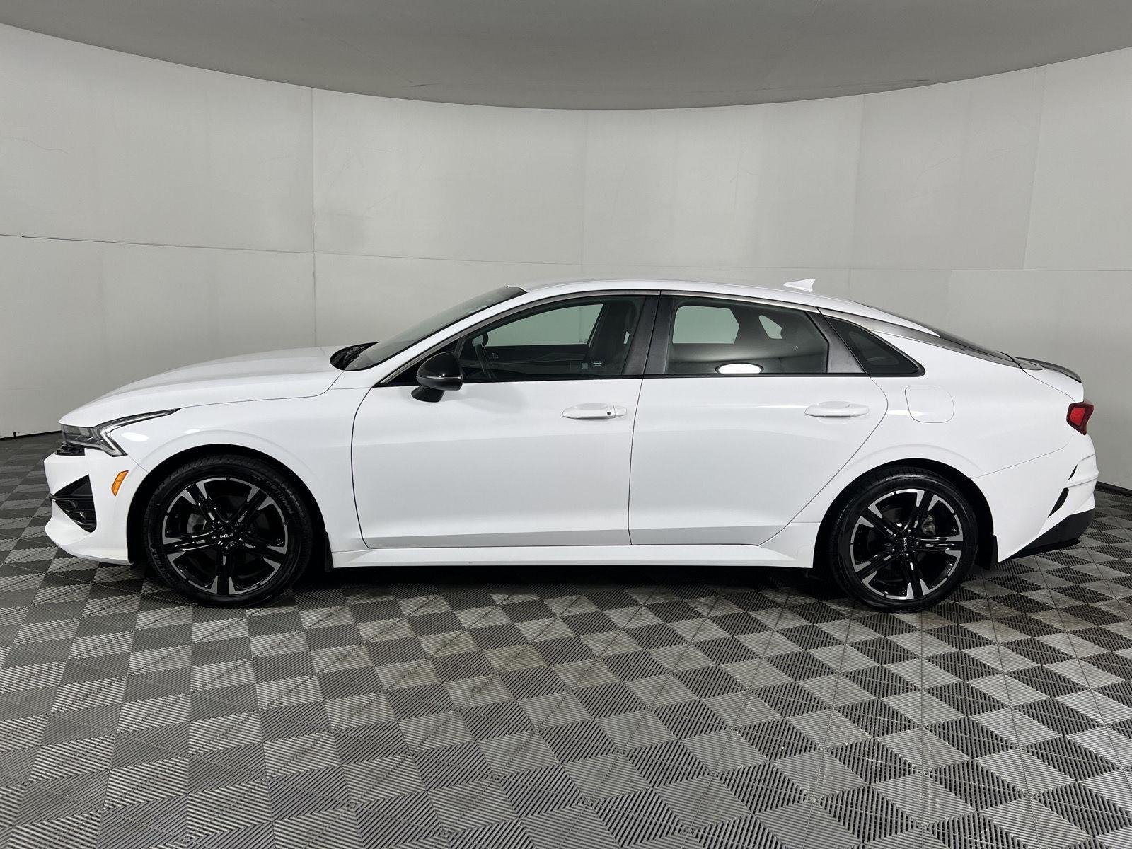 Used 2024 Glacial White Pearl Kia GT-Line image 5