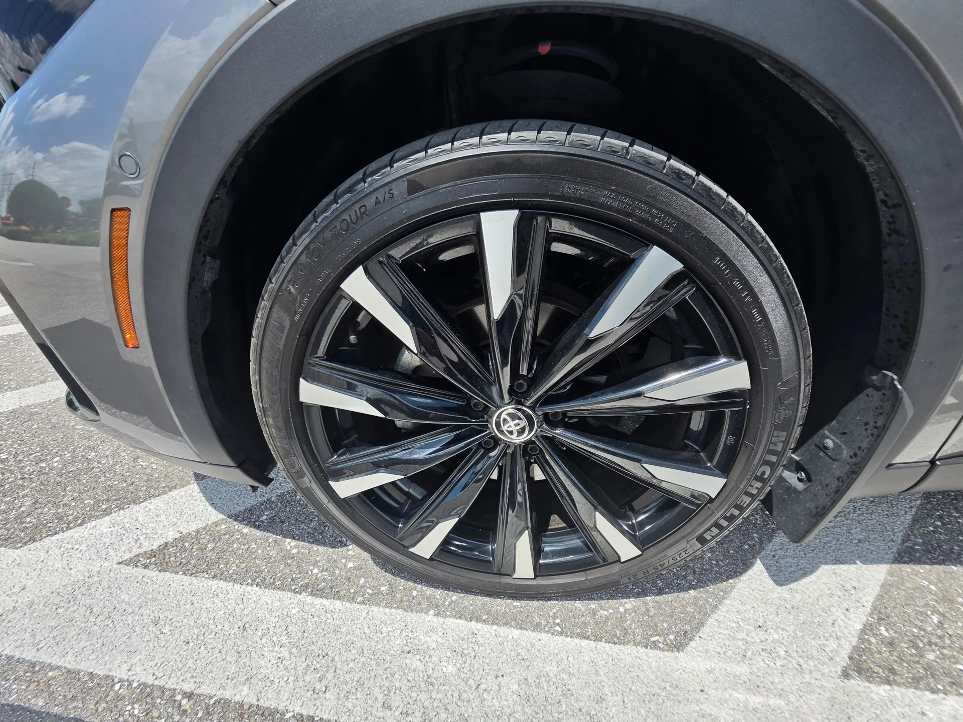 Used 2023 Black Toyota Platinum image 9