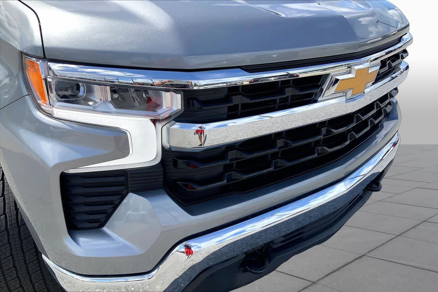 Used 2023 Sterling Gray Metallic Chevrolet LT image 28