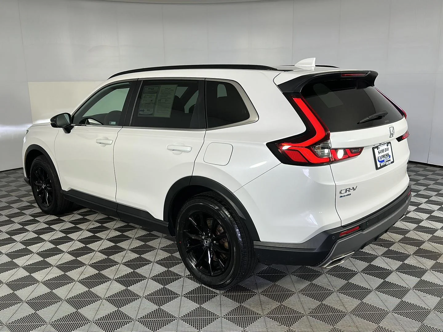Used 2024 Platinum White Pearl Honda Sport-L image 4