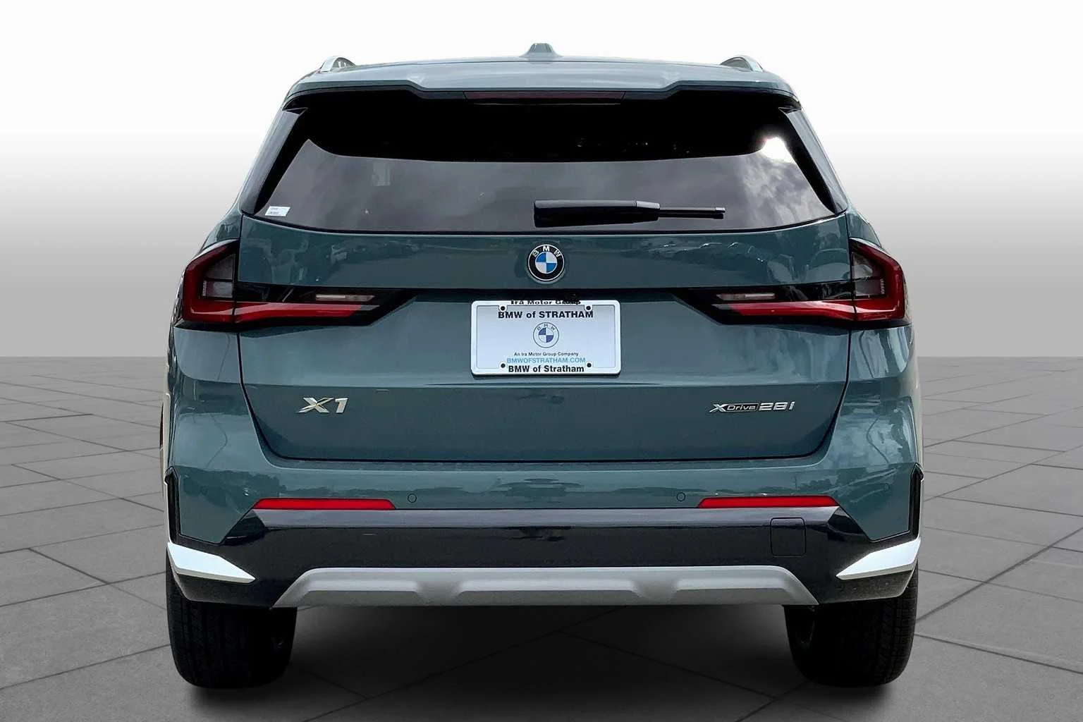 Certified Used 2025 Cape York Green Metallic BMW xDrive28i image 4