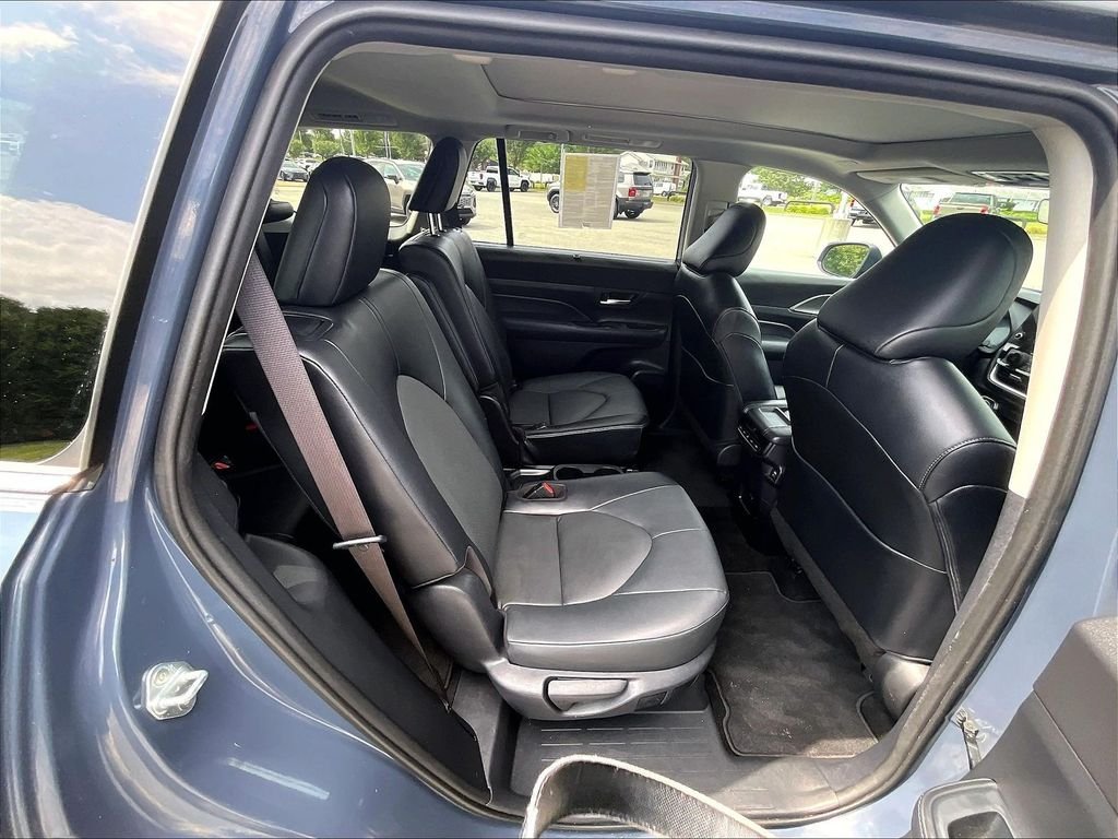 Used 2024 White Toyota XLE image 16
