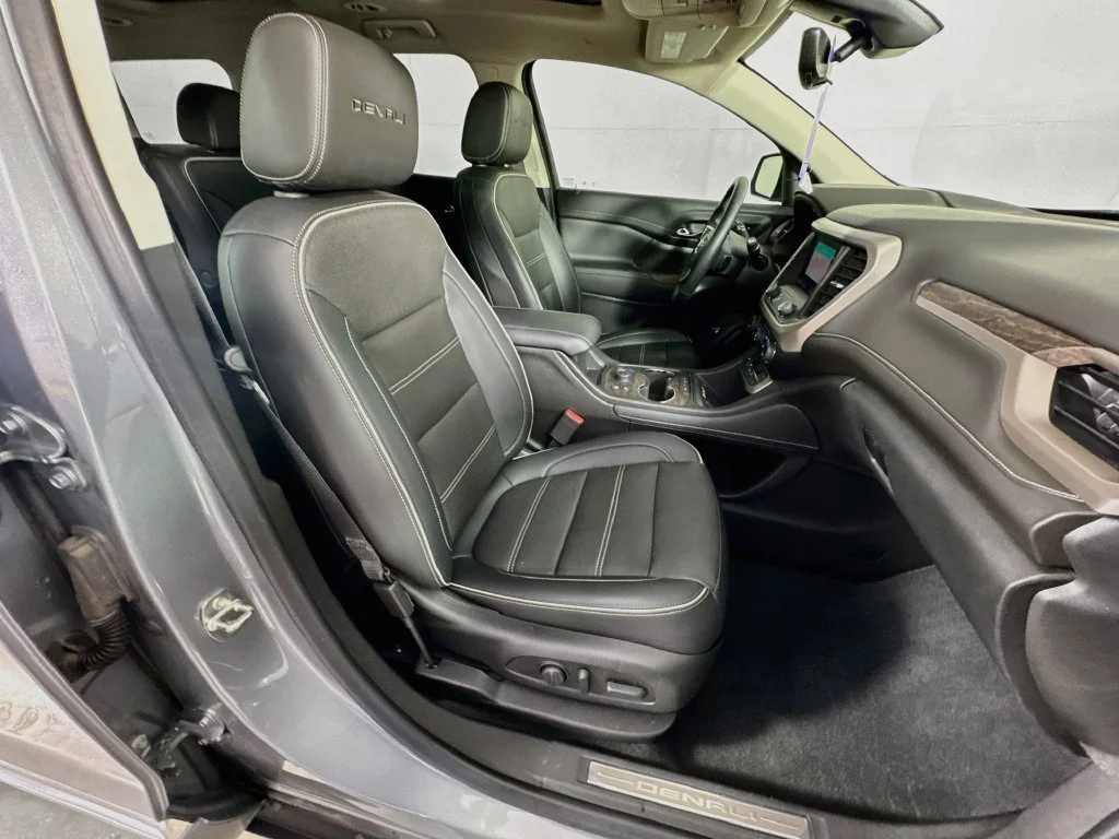Used 2023 Silver GMC Denali image 37