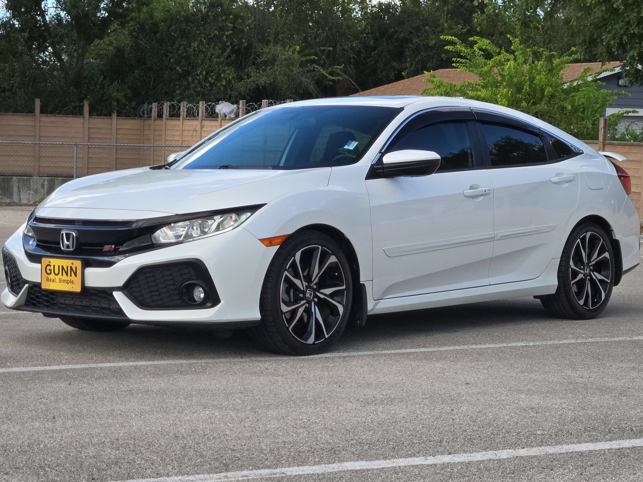 Used 2018 White Honda  image 7