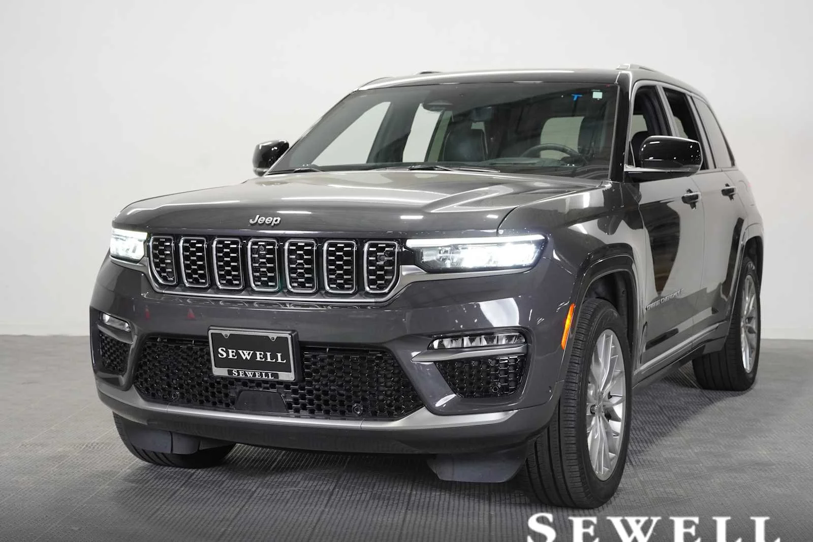 2022 Jeep Grand Cherokee Summit 4x4's photo