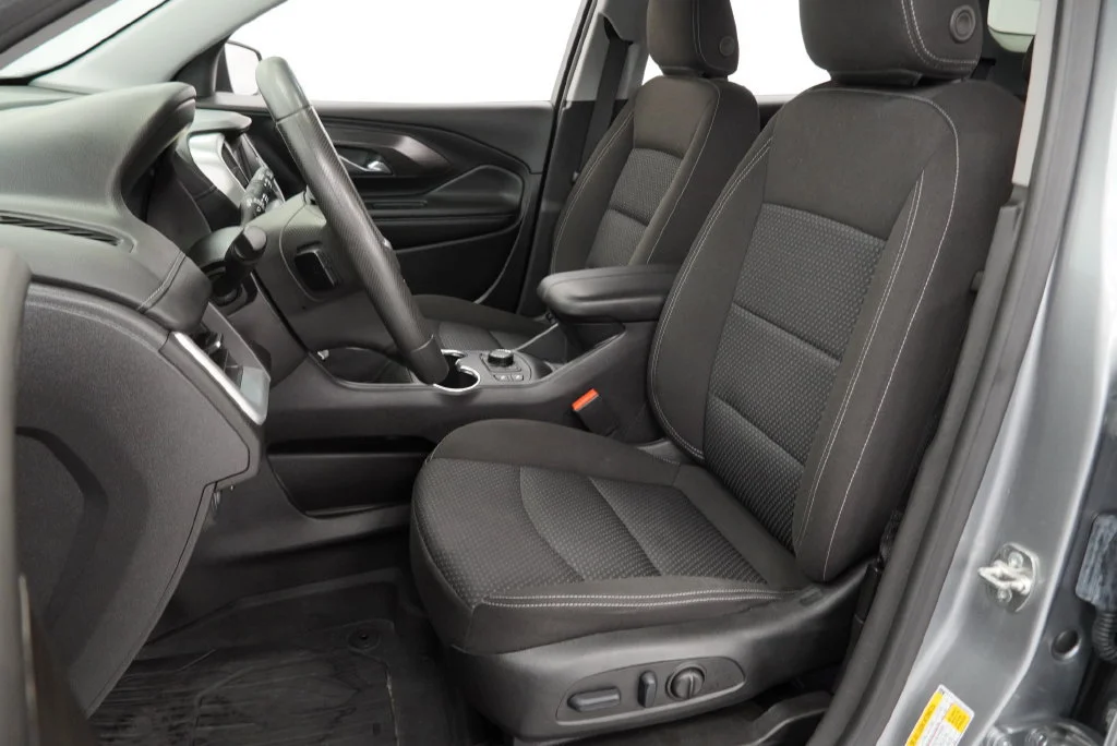 Used 2024 Sterling Metallic GMC SLE image 4