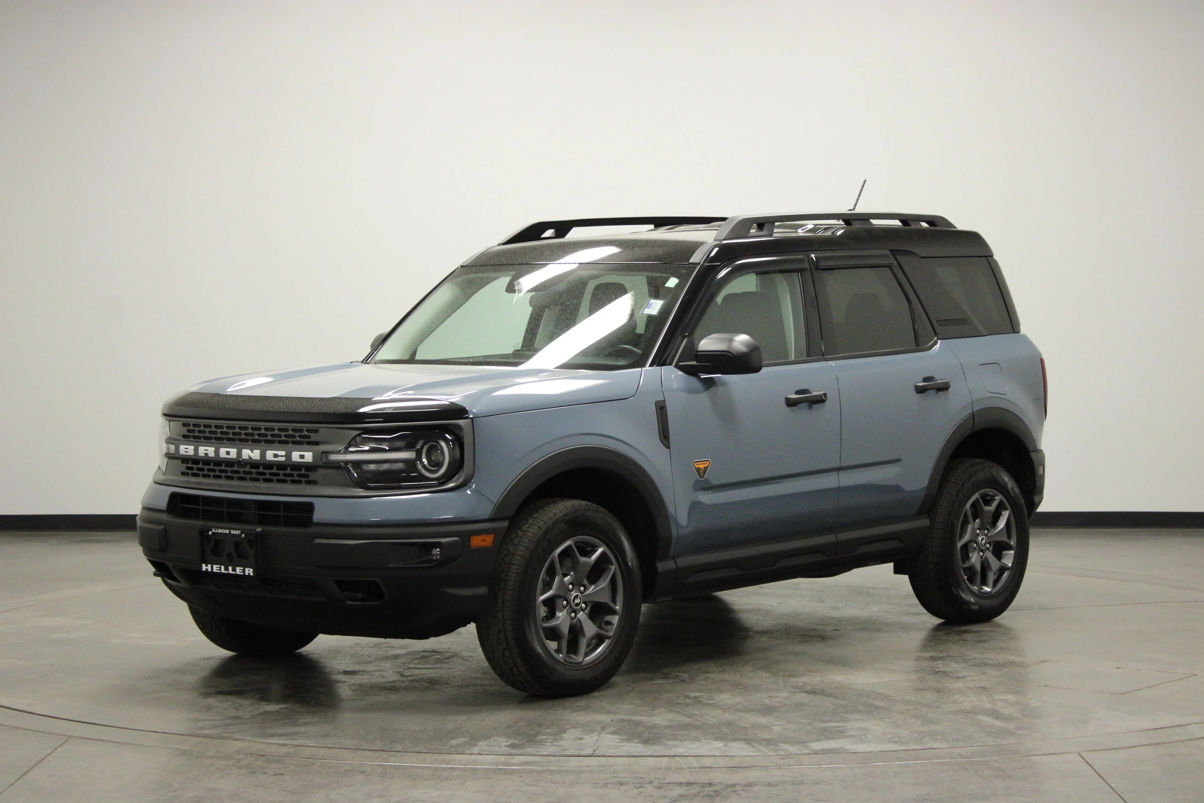 Used 2024 Azure Gray Metallic Ford Badlands image 4