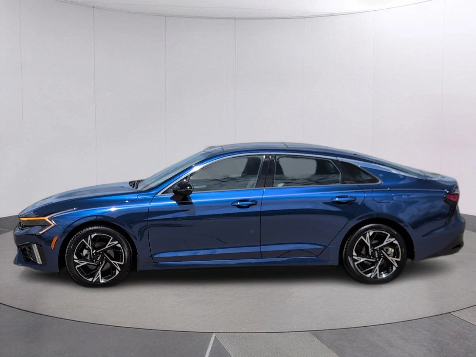 Used 2025 Yacht Blue Kia GT-Line image 2