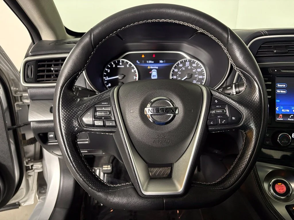 Used 2018 Silver Nissan 3.5 SL image 18