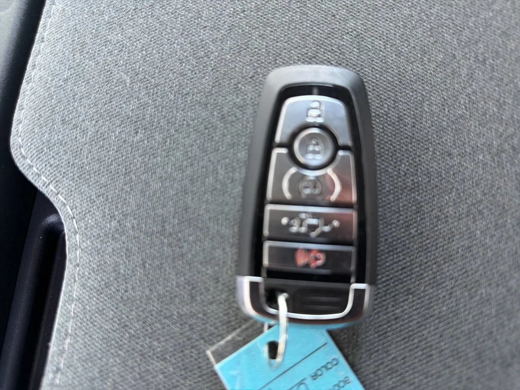 New 2026 Carbonized Gray Metallic Ford XLT image 22