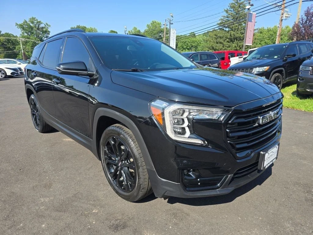 Used 2022 Ebony Twilight Metallic GMC FWD 4dr SLT Elevation Edition with Skyscape Power Sunroof image 3