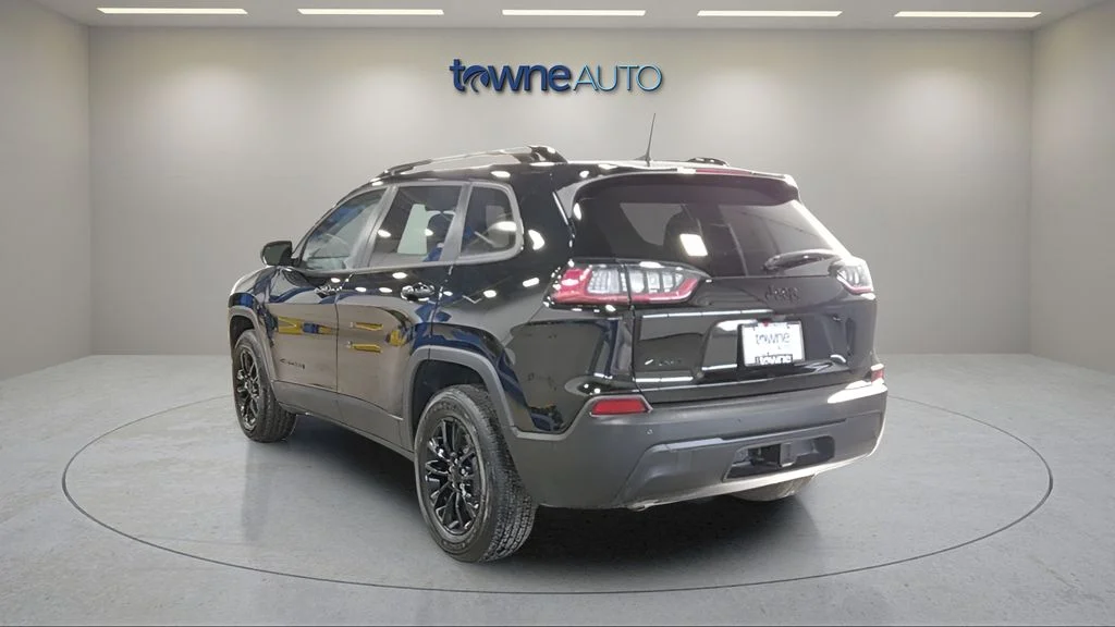 Used 2023 Black Jeep Altitude image 28