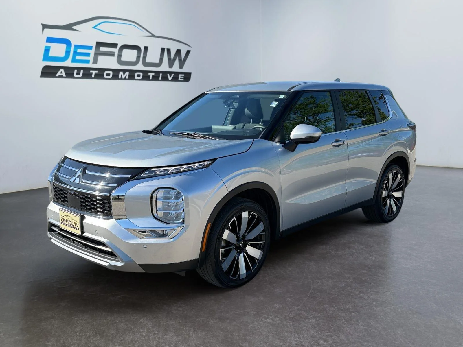 Used 2025 Alloy Silver Metallic Mitsubishi SE image 7