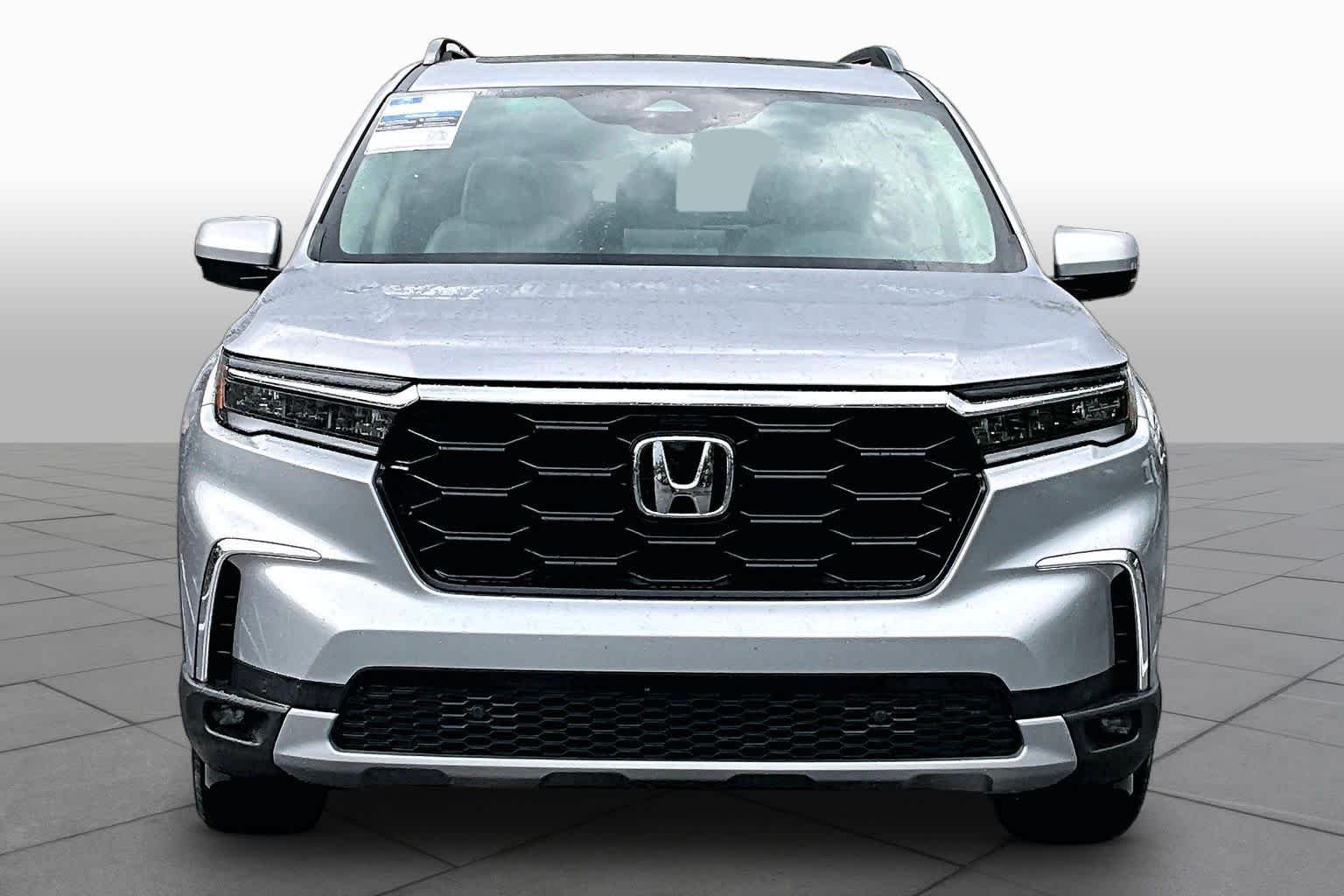 Used 2025 Lunar Silver Metallic Honda Touring image 4