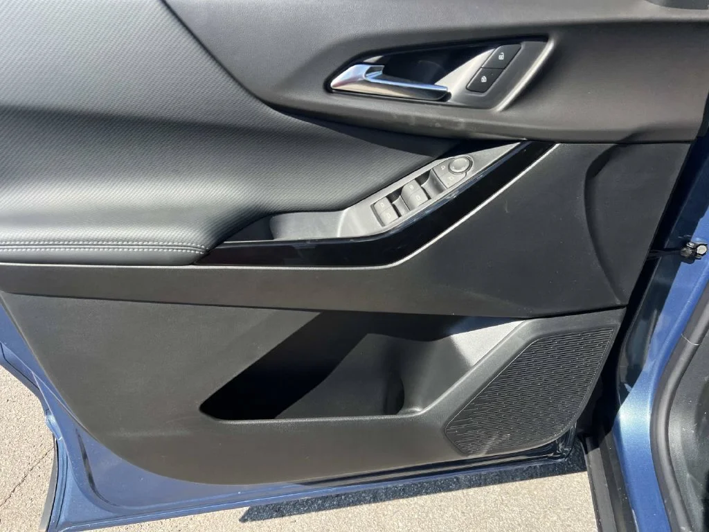 2027 Chevrolet Equinox LT - Photo 11