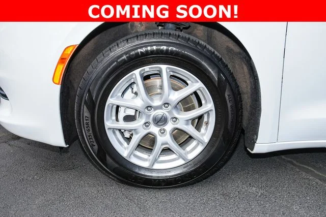 Used 2022 White Chrysler LX image 13