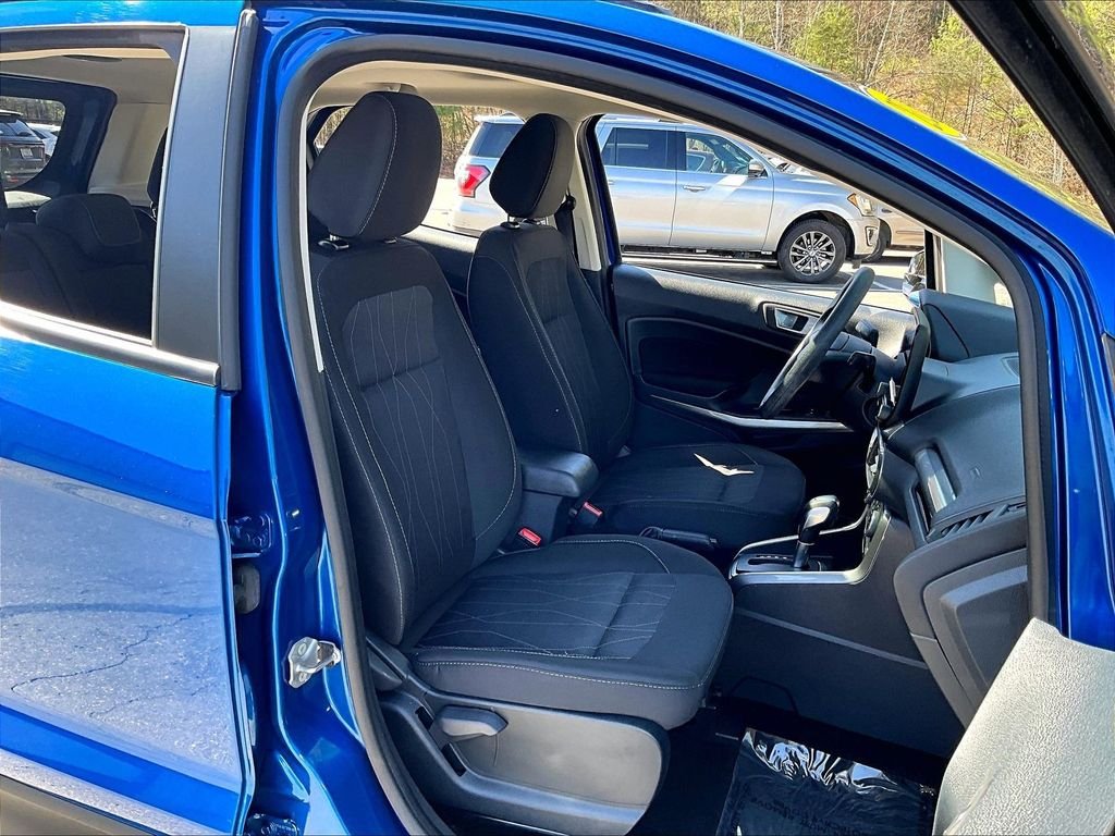 Used 2022 Lightning Blue Metallic Ford SE image 11