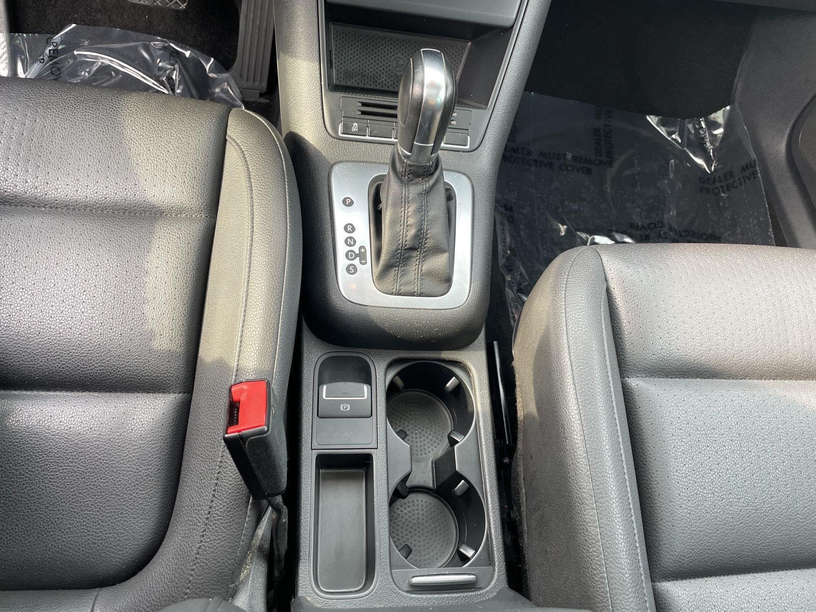 Used 2013 Candy White Volkswagen SE w/Sunroof & Nav image 21