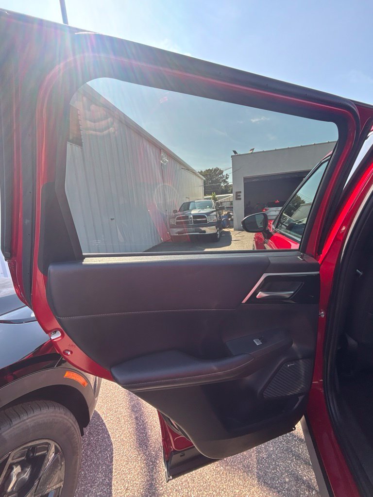 Used 2025 Red Mitsubishi SE image 15