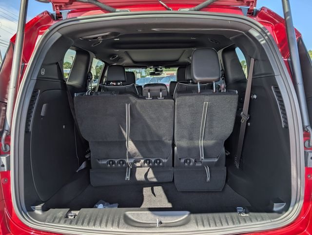 New 2027 Red Hot Pearl-Coat Exterior Paint Chrysler Limited image 29