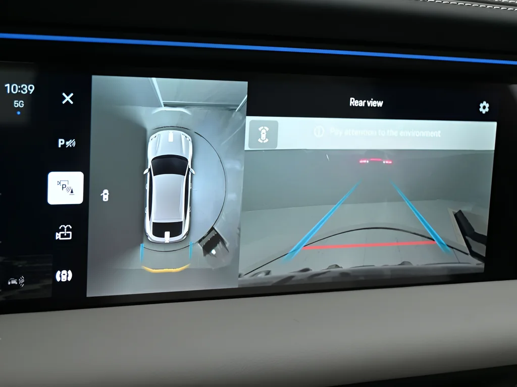 2025 Porsche Macan S - Photo 17