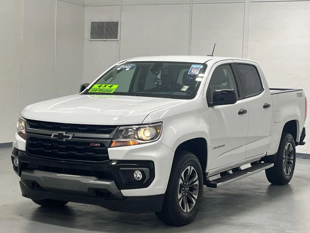 Used 2021 SUMMIT WHITE Chevrolet 4WD Z71 image 4