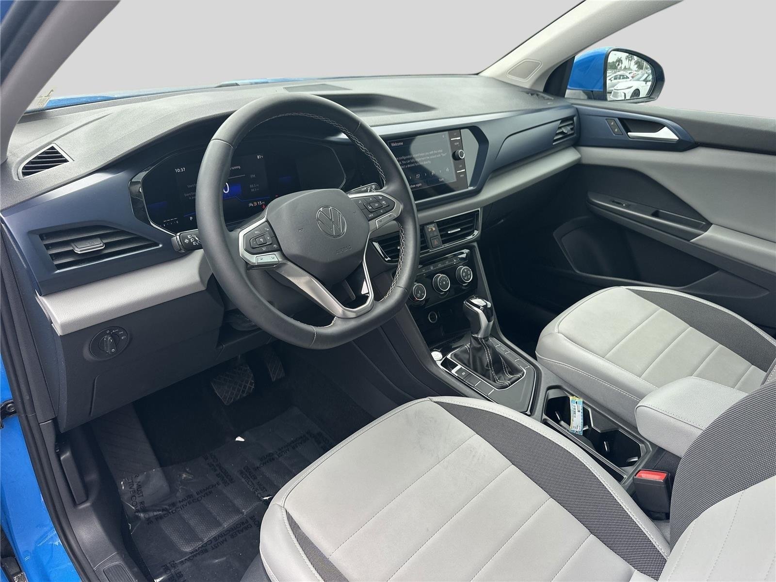 Used 2023 Cornflower Blue Volkswagen SE image 9
