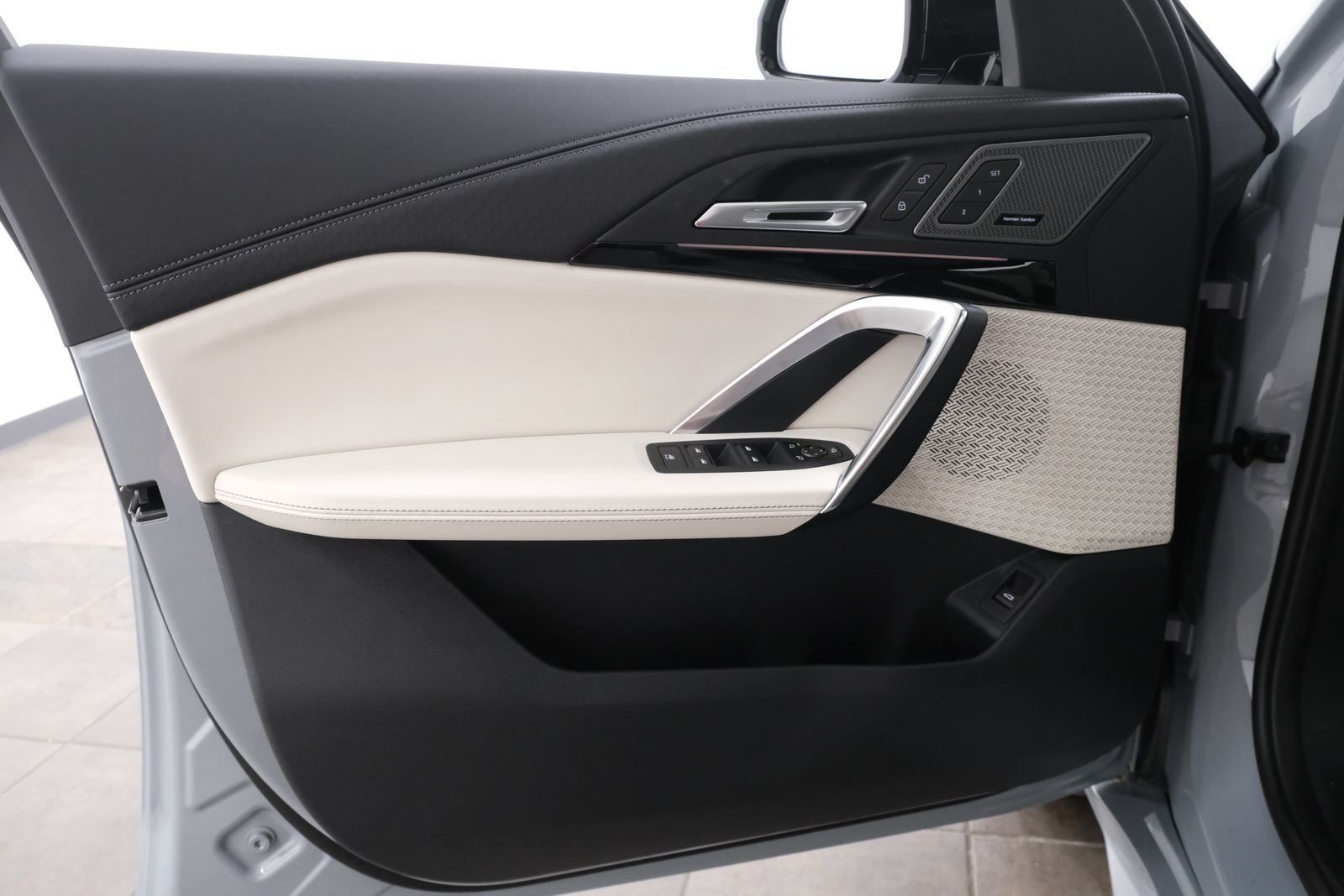 New 2027 Brooklyn Grey Metallic BMW xDrive28i image 25
