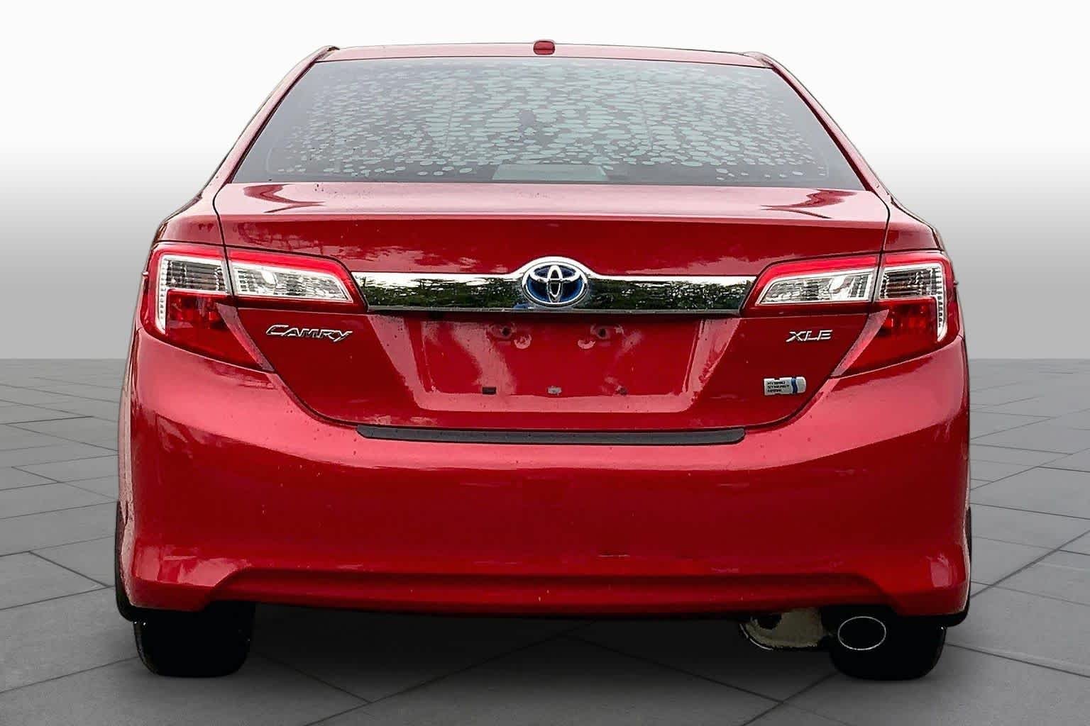 Used 2013 Barcelona Red Metallic Toyota LE image 5