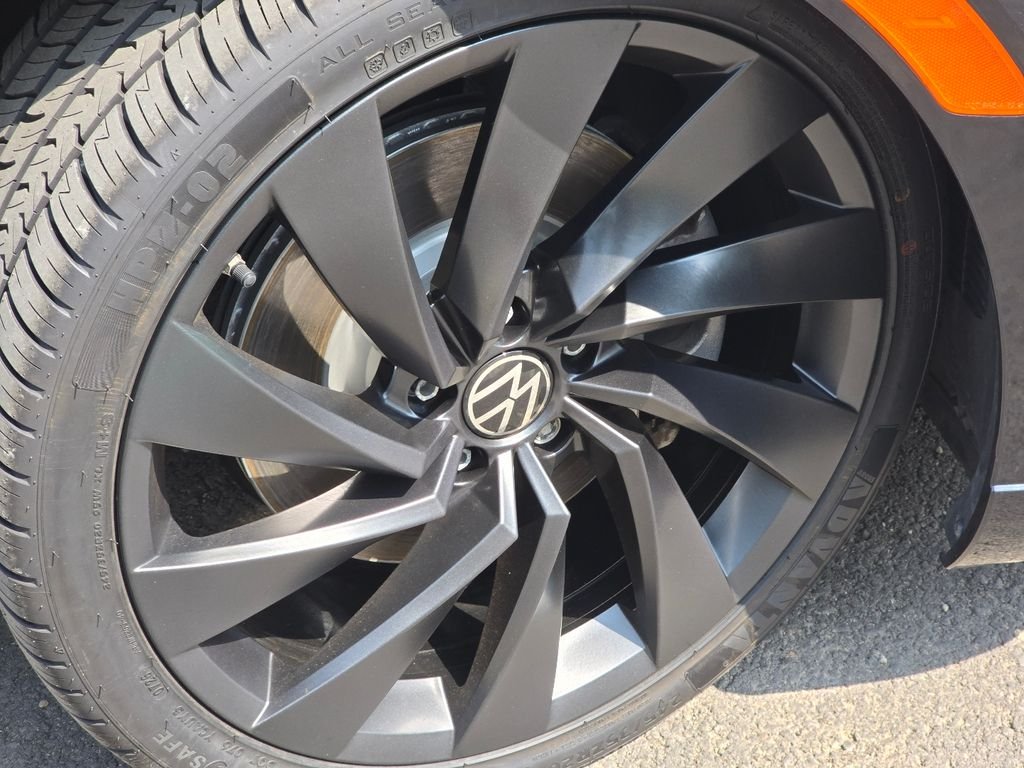 Used 2023  Volkswagen 2.0T SEL R-Line image 20
