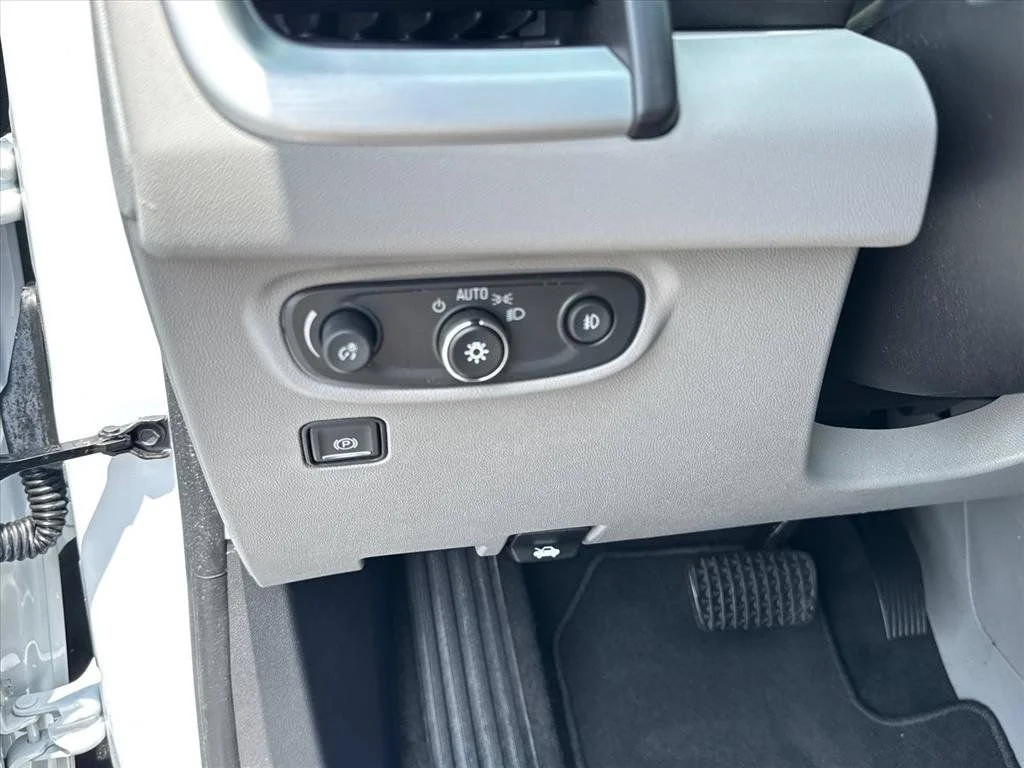 Used 2023 Summit White GMC SLT image 19