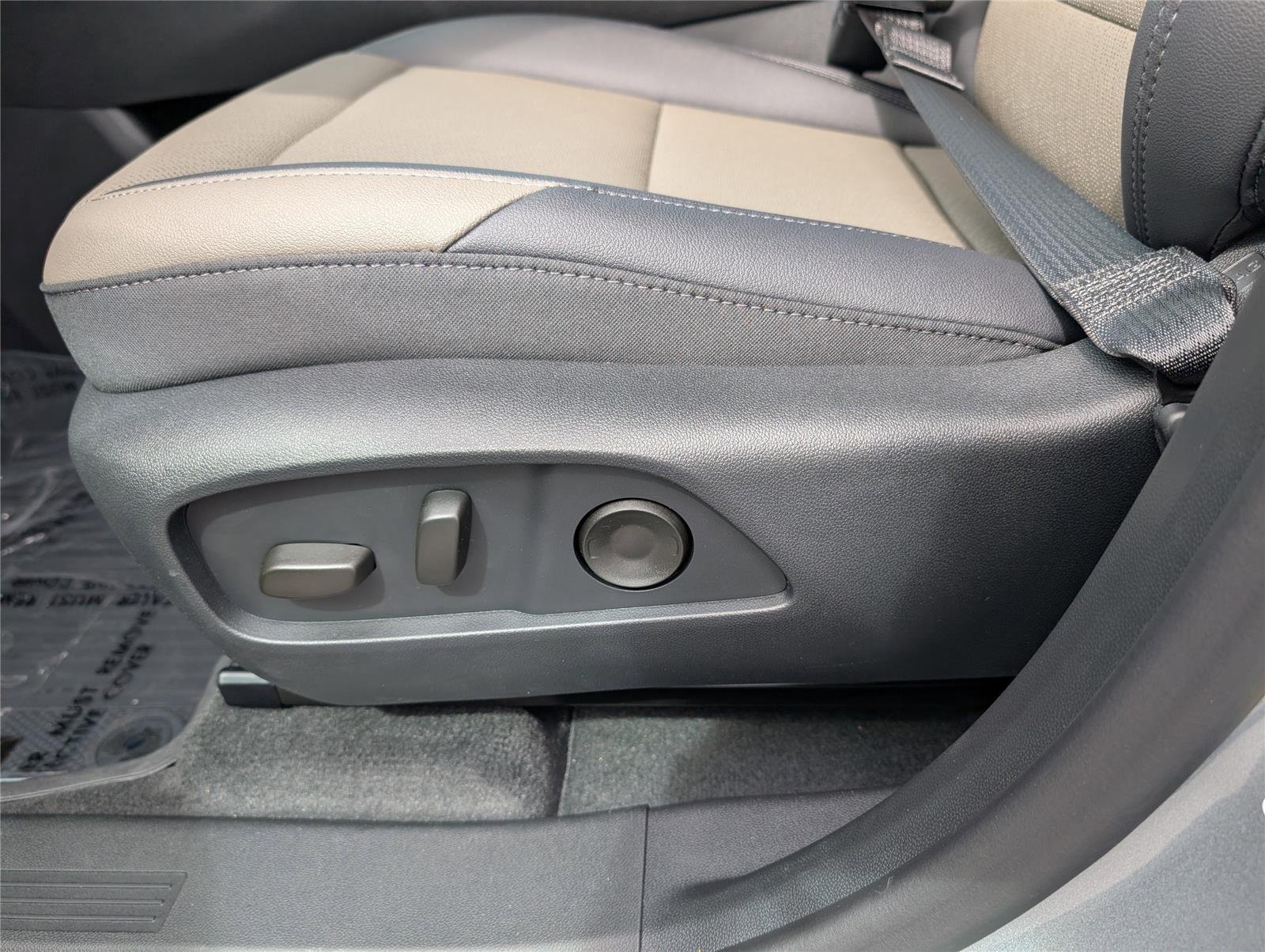 New 2026 Sterling Gray Metallic Chevrolet LT image 32