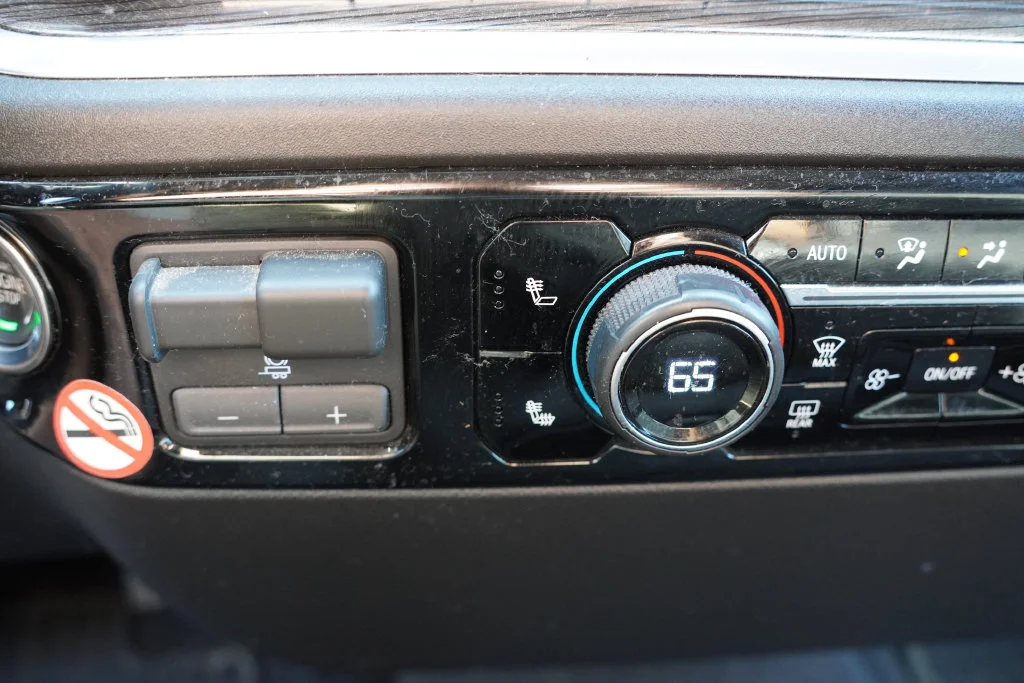 Used 2025 Summit White Chevrolet LT image 6