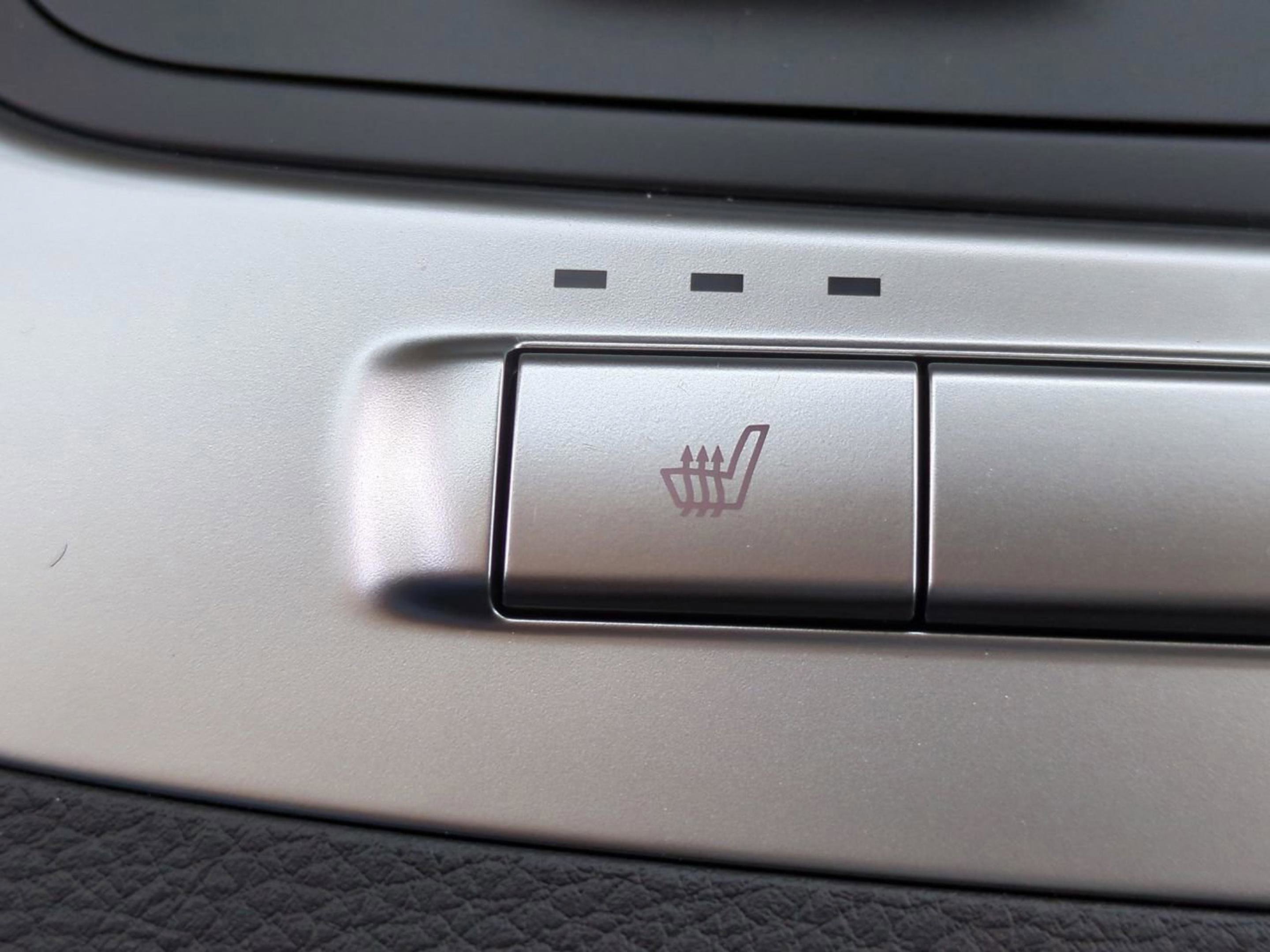 New 2026 Snow White Pearl Kia LXS image 36