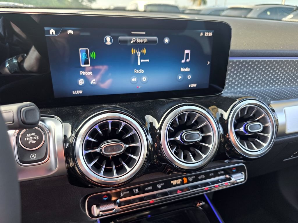 New 2026 White Mercedes-Benz GLB 250 image 24