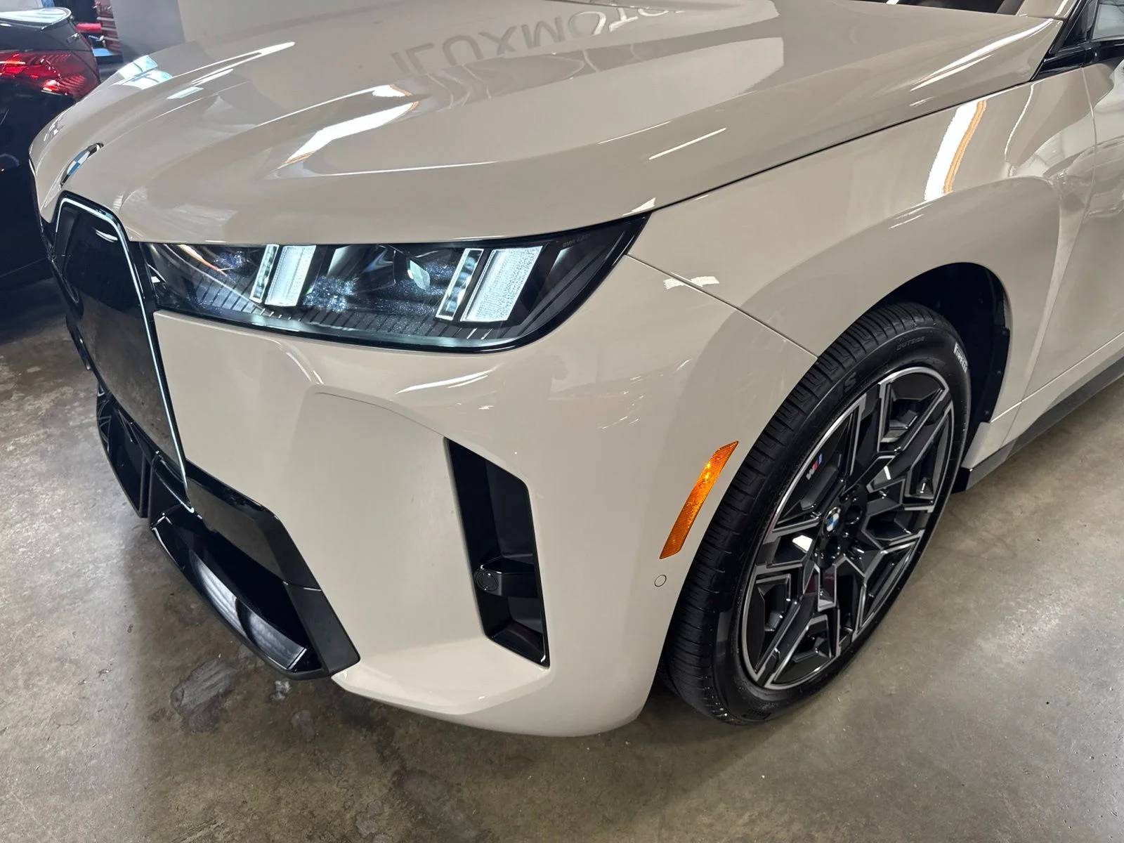 Used 2026 Beige BMW xDrive60 image 4