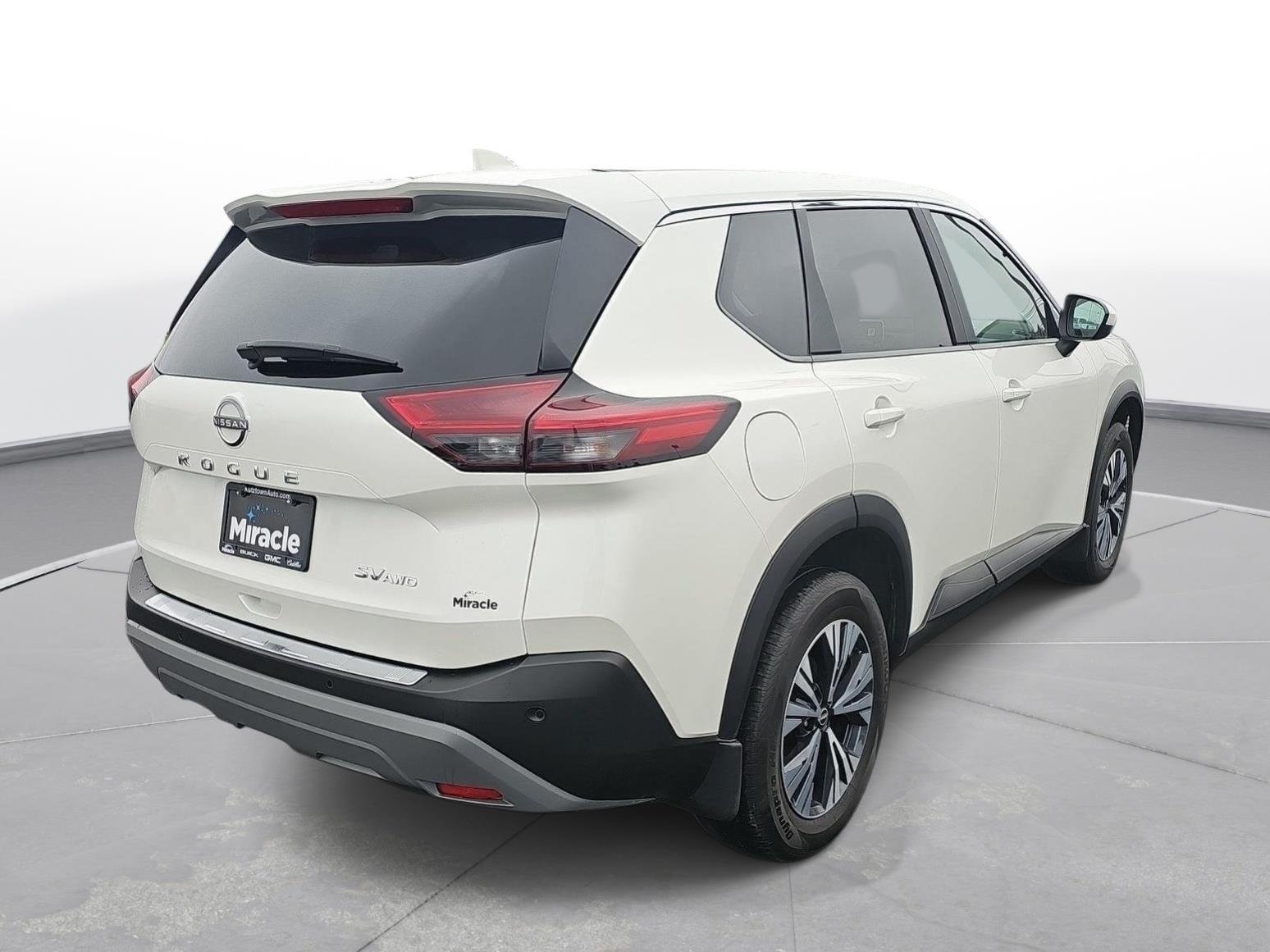Used 2023 Pearl White Tri Nissan SV image 6