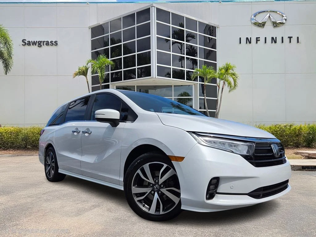 Used 2024 White Honda Touring image 1