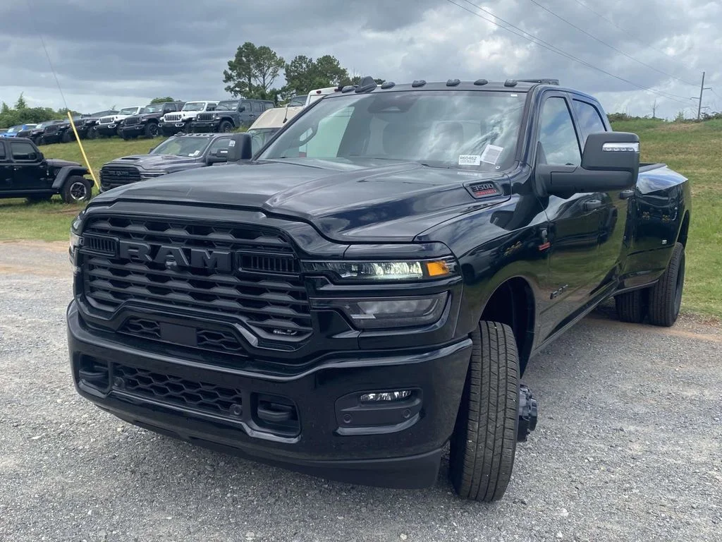 New 2026 Diamond Black Crystal Pearl-Coat Exterior Paint RAM Big Horn image 3