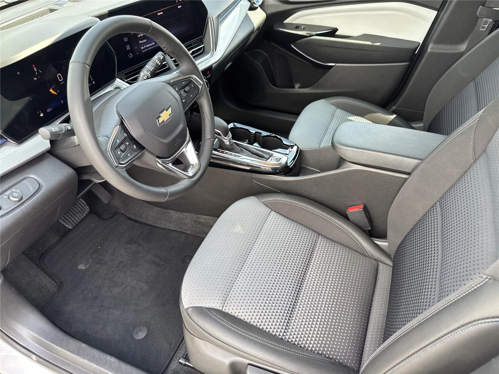 Used 2025 Summit White Chevrolet LT image 10