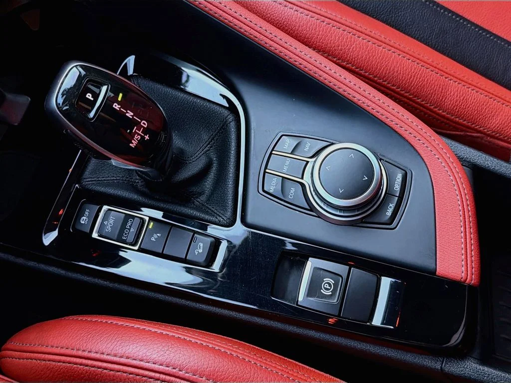 Used 2020 White BMW M35i image 28