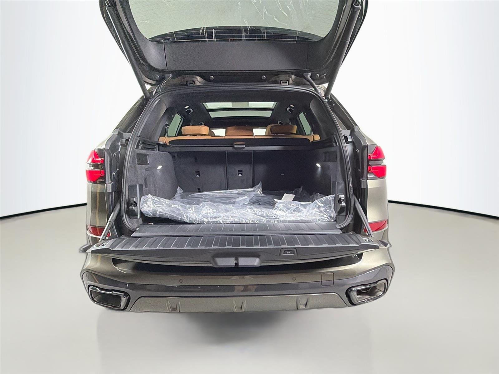 New 2026 Manhattan Green Metallic BMW xDrive40i image 26
