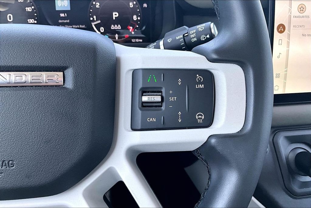 Used 2025 Green Land Rover S image 20
