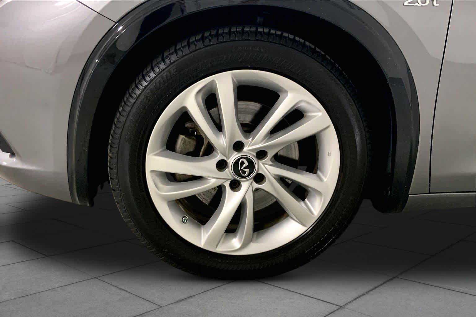 Used 2017 Graphite Shadow INFINITI Luxury image 10