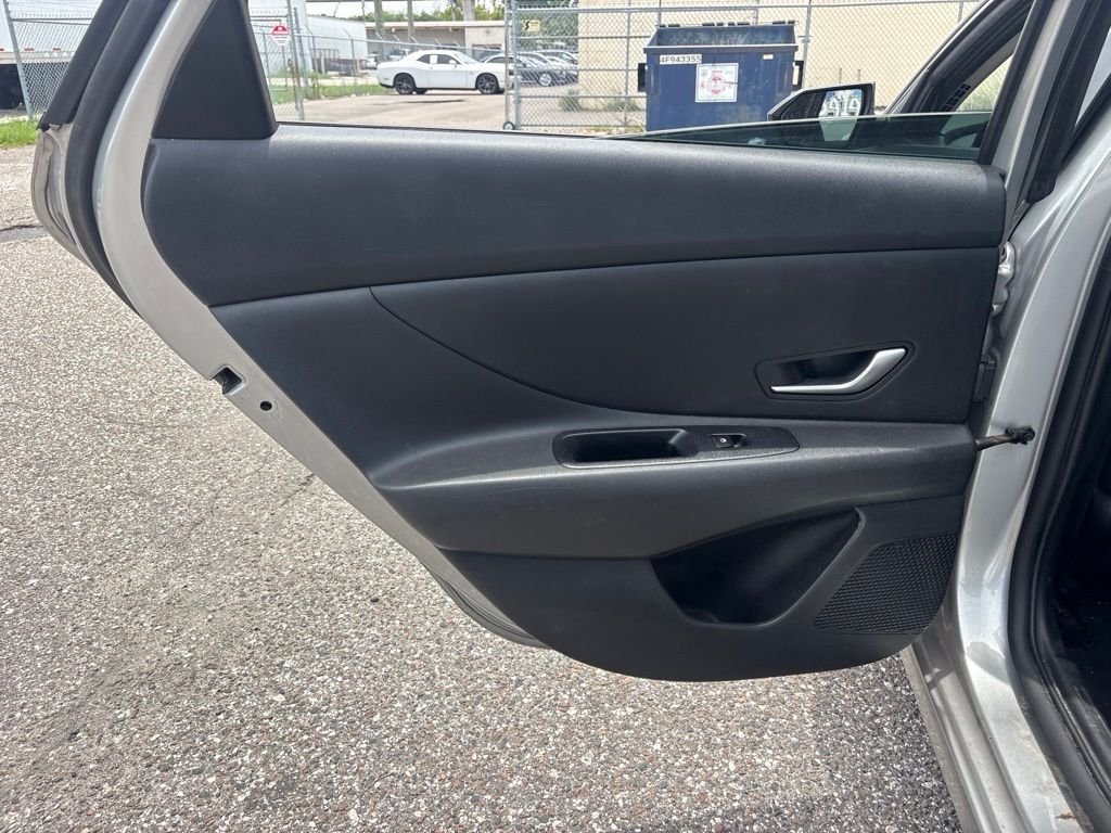 2021 Hyundai Elantra SEL - Photo 12