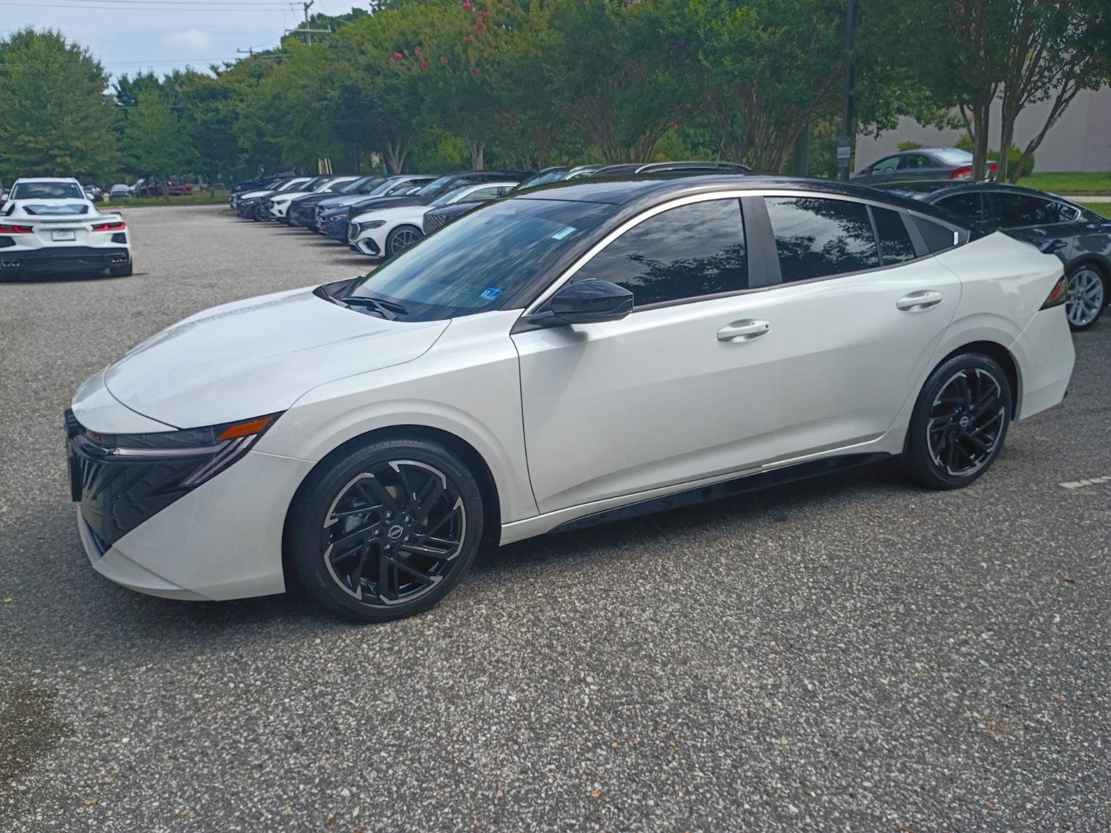 Used 2026 Aspen White Tricoat/Super Black Nissan SR image 3