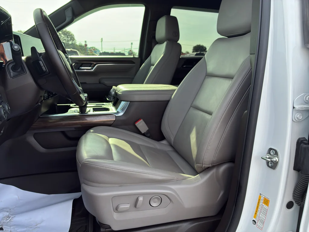Used 2025 Summit White Chevrolet LT Trail Boss image 12