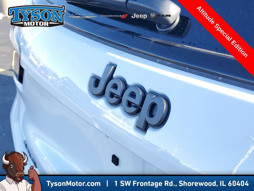 New 2026 Bright White Clearcoat Jeep Latitude image 5