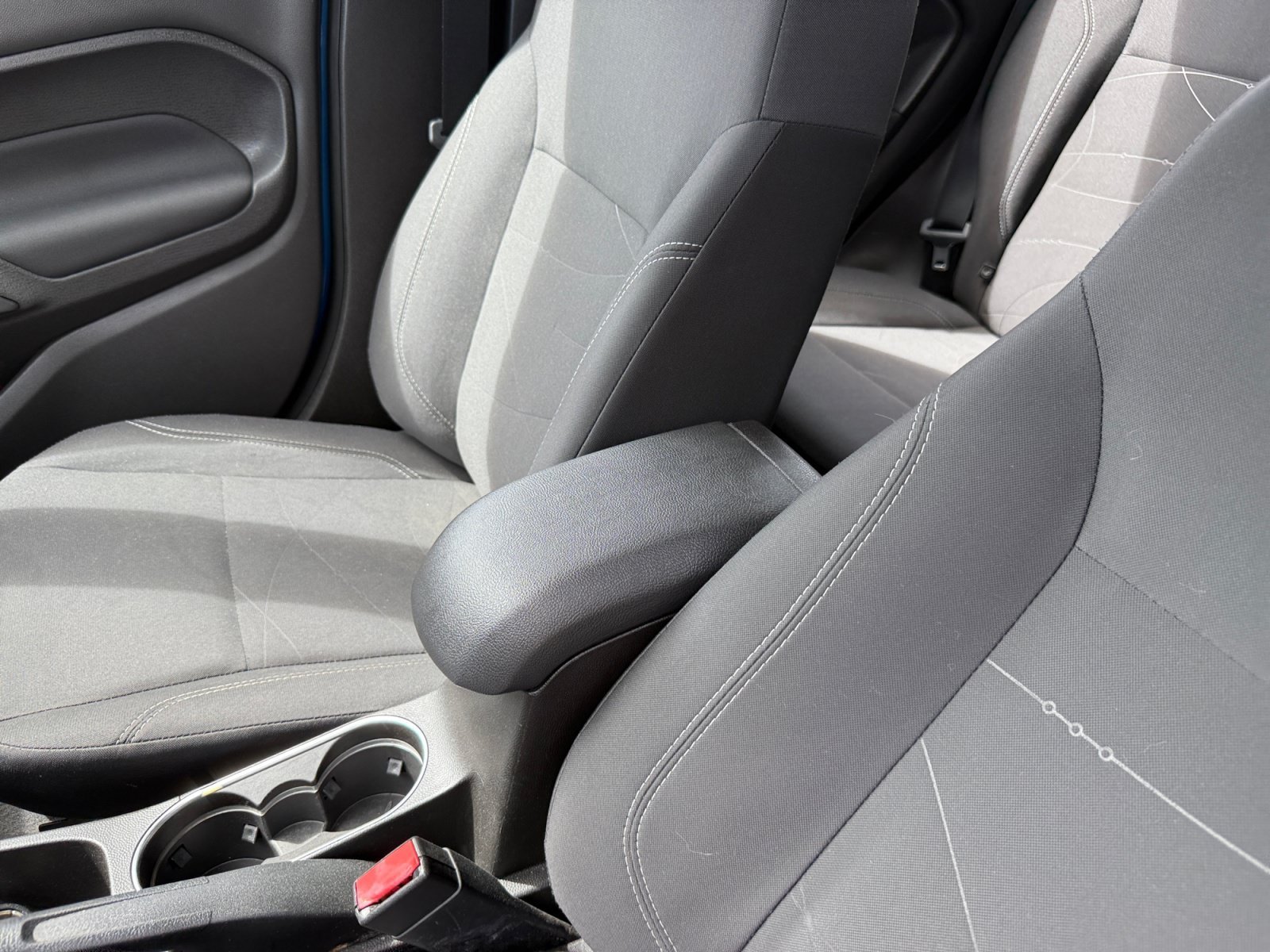 Used 2019 Lightning Blue Metallic Ford SE image 14